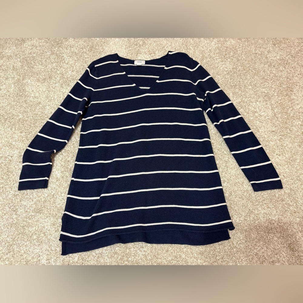 Old Navy Navy and White sweater